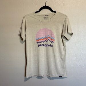 Patagonia Beige Tee with Vibrant Graphic size medium